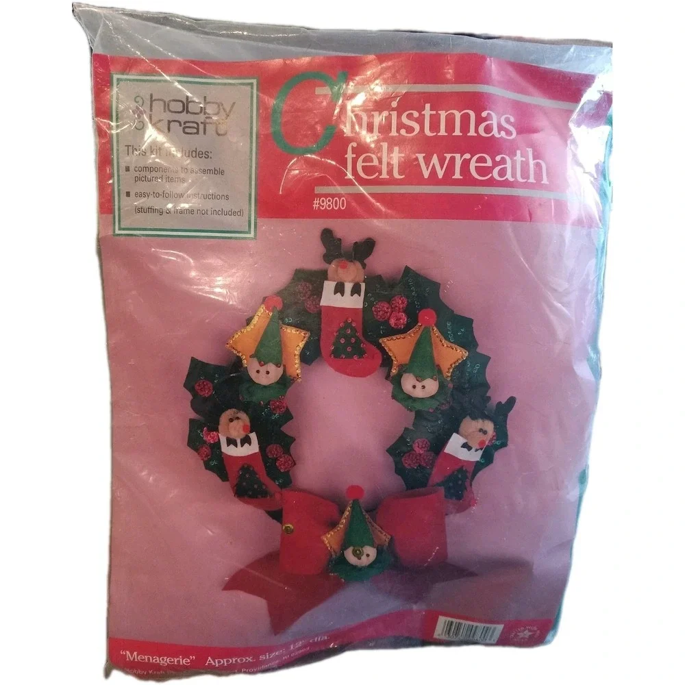 Hobby Kraft Christmas 12 inch Green Felt Holly Wreath Craft‎ Kit #9800 Menagerie